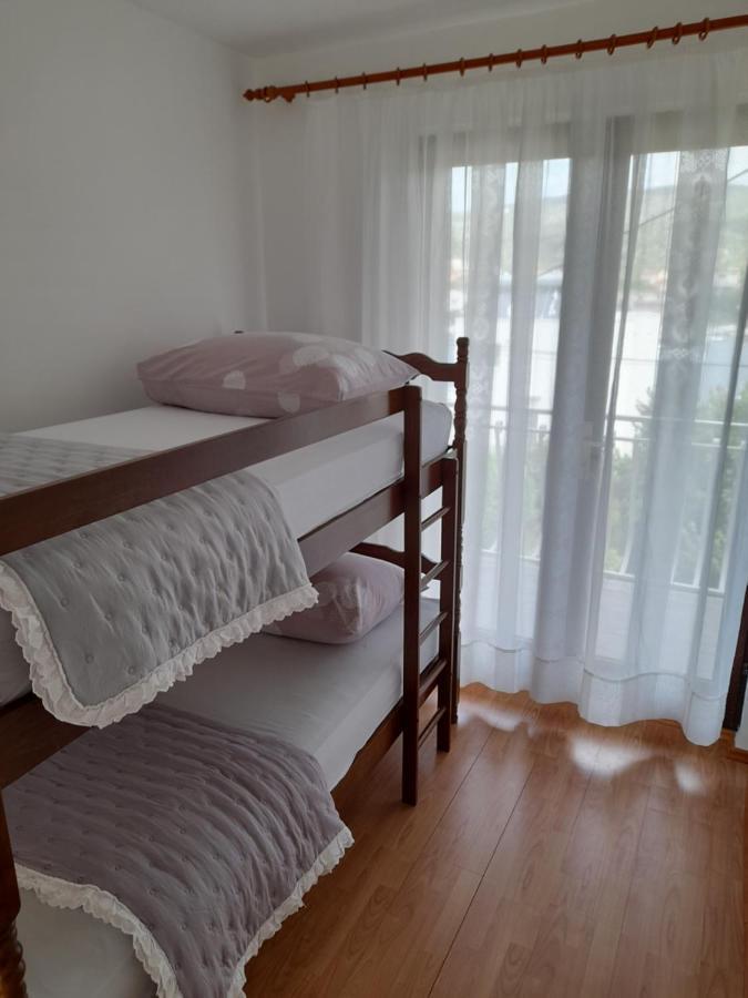 Apartmani I & J Seric Seget Vranjica Exterior foto
