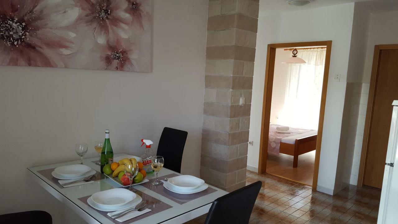 Apartmani I & J Seric Seget Vranjica Exterior foto