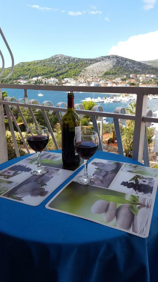 Apartmani I & J Seric Seget Vranjica Exterior foto