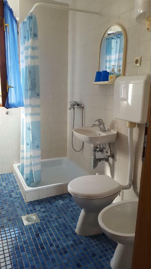 Apartmani I & J Seric Seget Vranjica Exterior foto