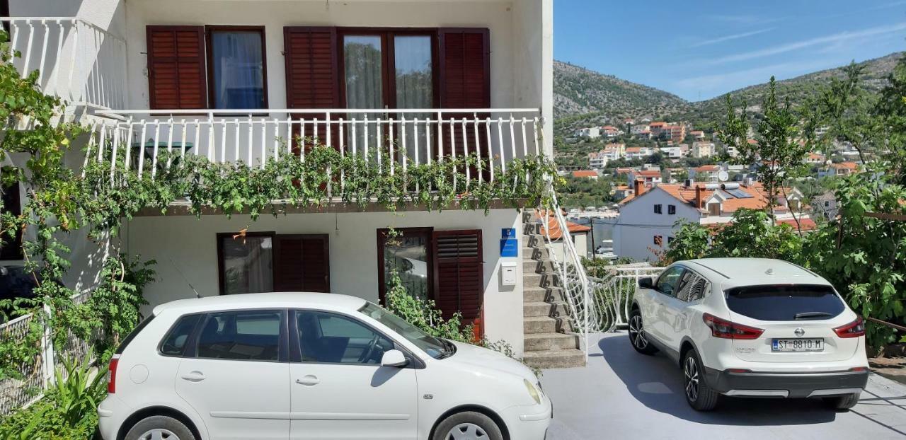 Apartmani I & J Seric Seget Vranjica Exterior foto